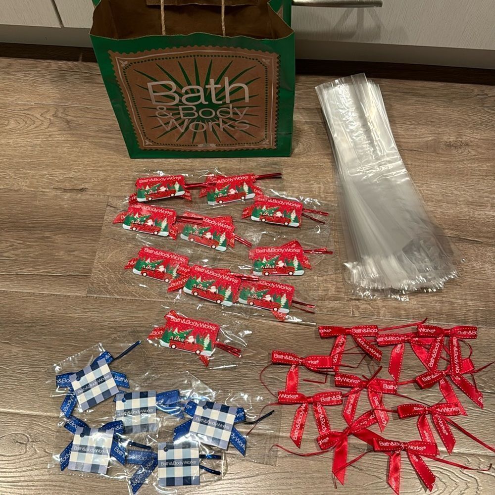 Bath & Body works bag & bow bundle 50